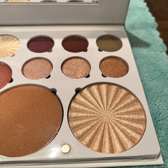 OFRA Cosmetics Pro Palette - Glow Into The Winter - Picture 6 of 10